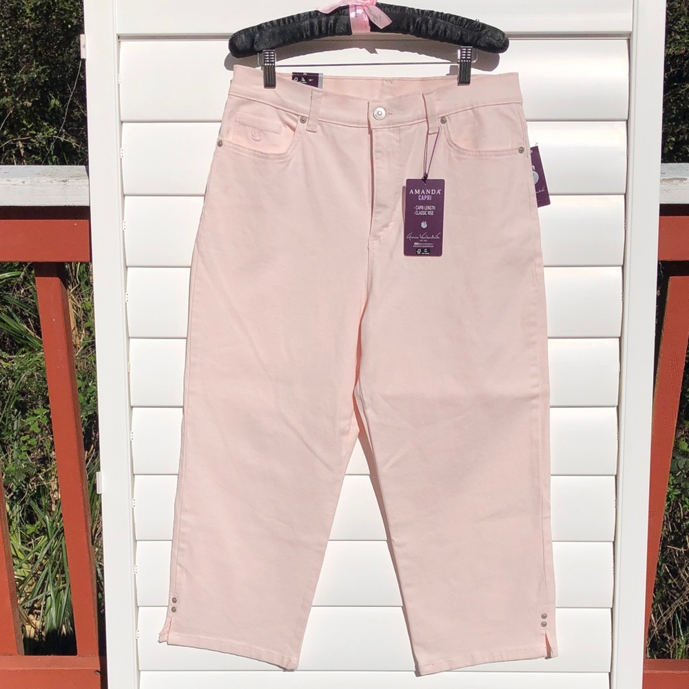 Gloria Vanderbilt Pale Pink Cropped Capris with Snap Tabs